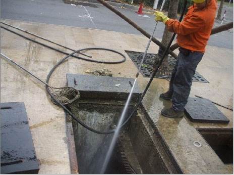 绥棱池底污泥如何清理